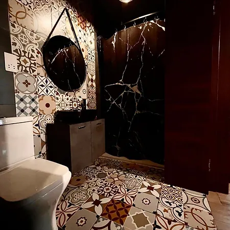 Airport Bedroom With Your Own Private Bathroom Self Check In And Self Check Out Air-condition Included Gazde/Camere de închiriat *