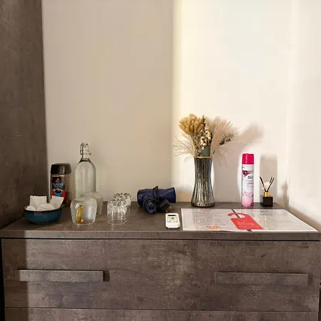 Habitación en casa particular Airport Bedroom With Your Own Private Bathroom Self Check In And Self Check Out Air-condition Included