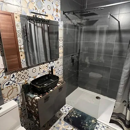 Habitación en casa particular Airport Bedroom With Your Own Private Bathroom Self Check In And Self Check Out Air-condition Included