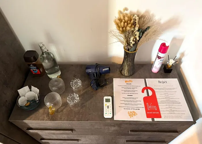 Airport Bedroom With Your Own Private Bathroom Self Check In And Self Check Out Air-condition Included Habitación en casa particular *