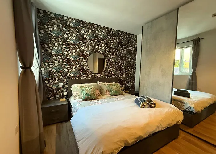 Airport Bedroom With Your Own Private Bathroom Self Check In And Self Check Out Air-condition Included Mqabba